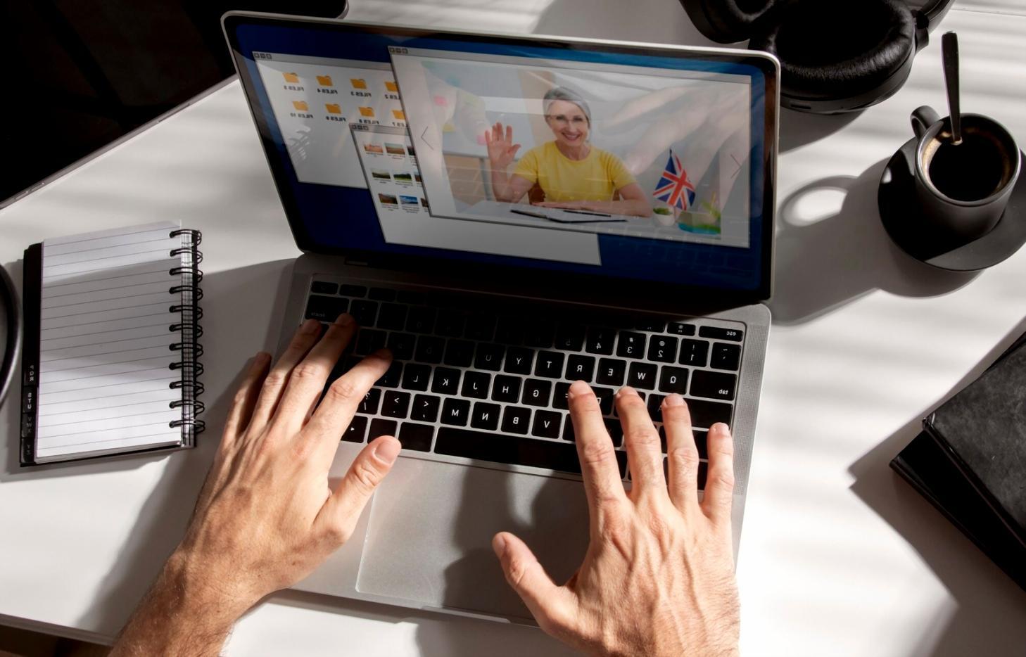 Análisis detallado de datos financieros en múltiples pantallas