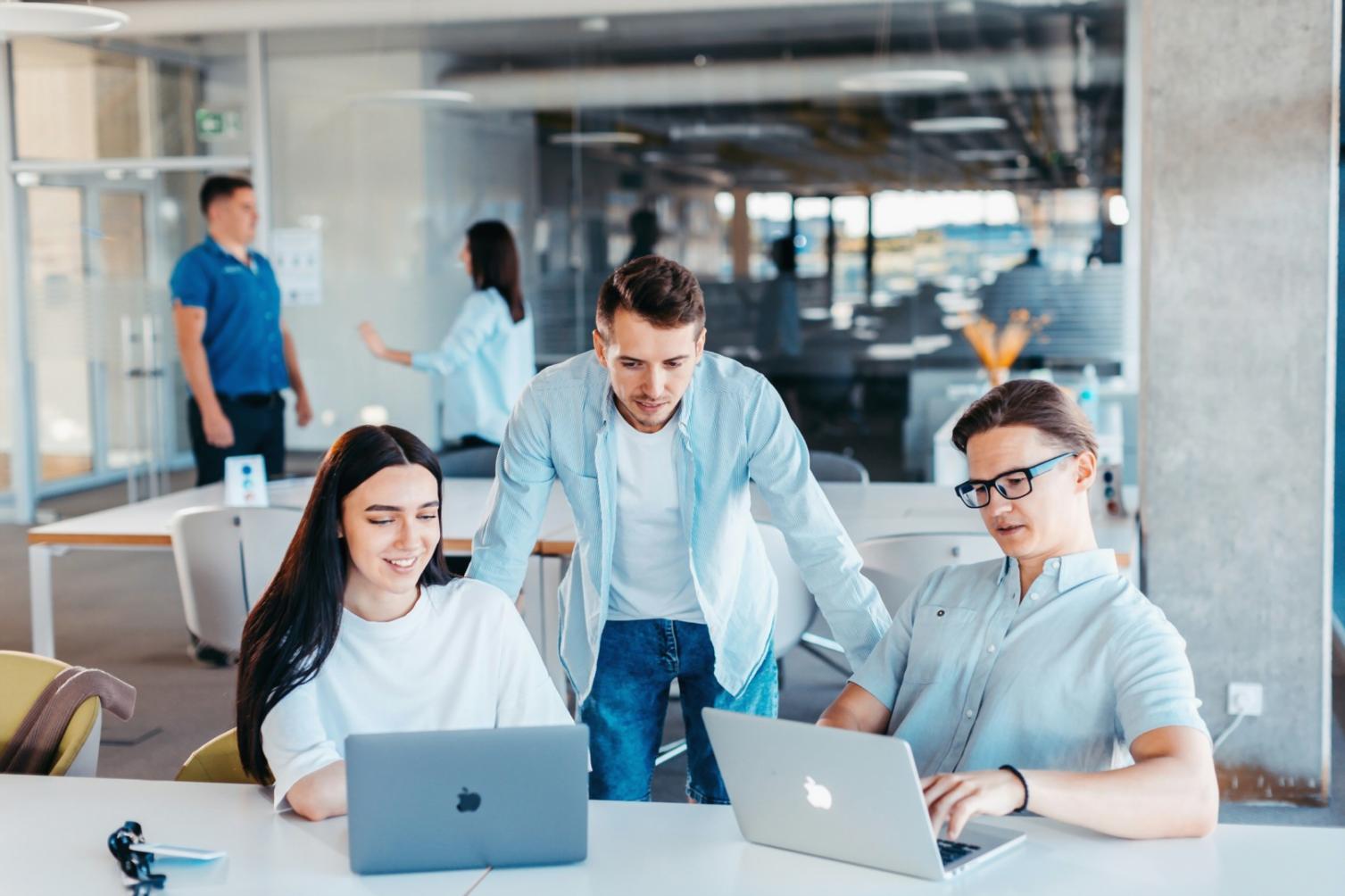 Sesión de planificación financiera personalizada en las oficinas de mylosiviex